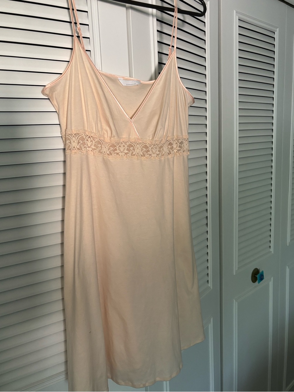 Hanro of Switzerland soft cotton peach lace trim nightgown Sz M - Picture 3 of 11